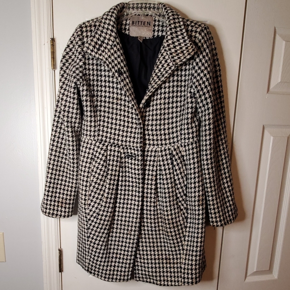Black and White houndstooth peacoat